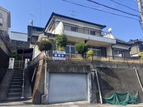 "Immediate Viewing Available" Currently for Sale!! Plenty of Rooms with 5K Layout♪ Ample Storage (^^)/
