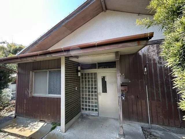 [No loans, no rebuilding, no road access] Wooden single-story house with garden, 4DK