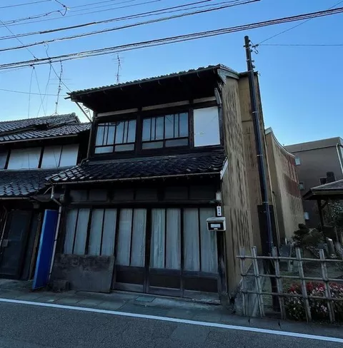 Tonami City Hirokami Town (Tonami Station) 2-story building 10DK