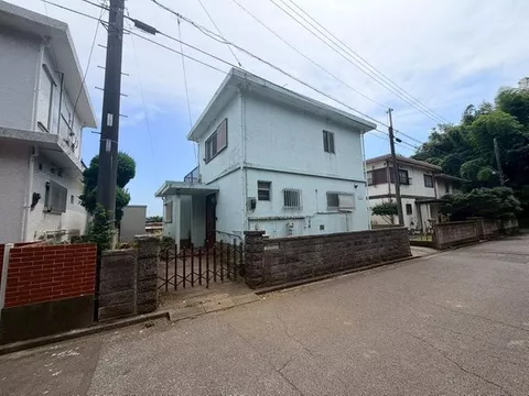 This is a used house within walking distance of Kimitsu Station, which is also a starting station for the Sobu Line Rapid!