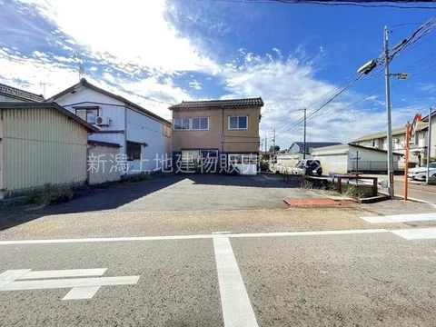 ■ Parking for 4 or more cars ■ Recommended for warehouses or material storage ■ Also for sale as land for 4.98 million yen