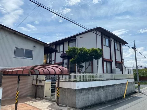 ■ Convenient location for shopping, commuting, and school! ■ Good access to National Route 13!