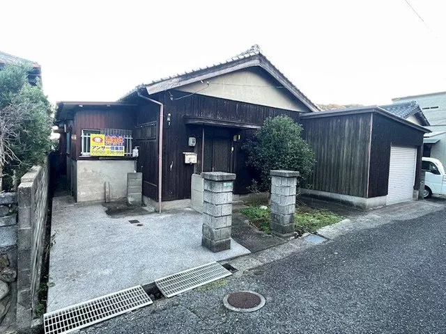 2 parking spaces available on the premises! Quiet residential area♪ Garage with shutter included!