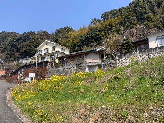 Great view! It's about a 4-minute drive to Marushoku Sekinoue store, making shopping convenient.