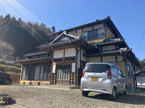 ■ 31 years old! Spacious land of about 800 tsubo! Parking for 5-6 cars available!