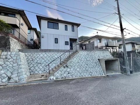 Land area approximately 58.96 tsubo, Sekisui House constructed lightweight steel frame 4SLDK + garage, renovated