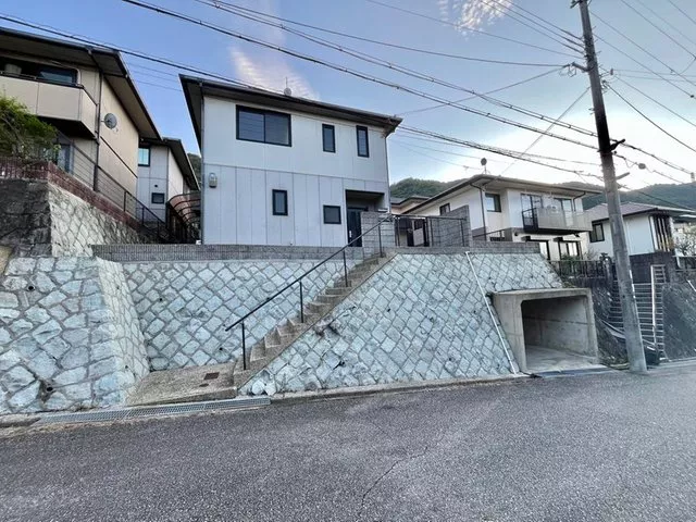 Land area approximately 58.96 tsubo, Sekisui House constructed lightweight steel frame 4SLDK + garage, renovated