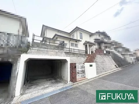 ◆Renovated property completed in February of the 8th year of Reiwa◆There is a garden and wooden deck on the southeast side