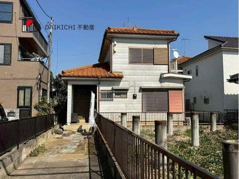All rooms facing south with two sides of sunlight! A quiet residential area that is easy to live in♪