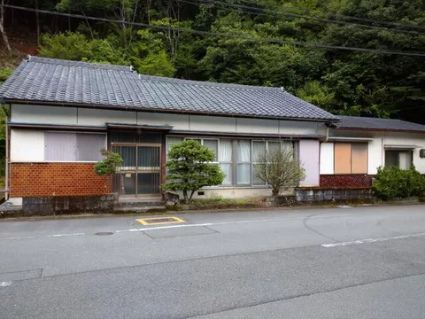 Oda Town, Taki District, Shobara (Misedani Station) Single-story building 5DK