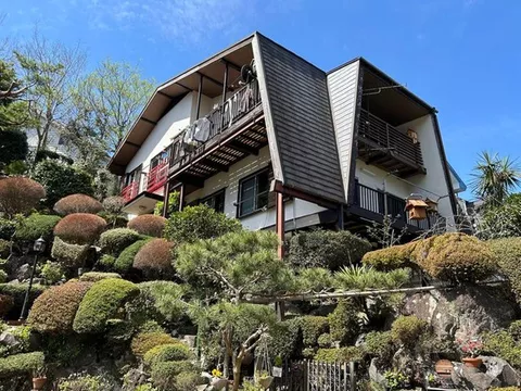 Detached house with a garden rich in nature