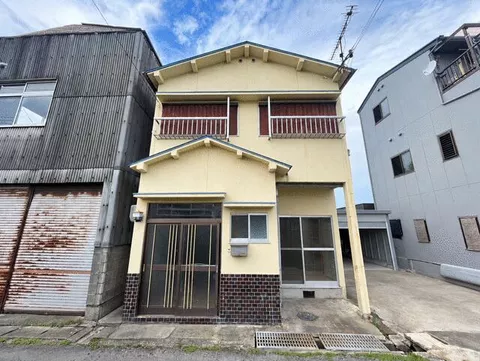 Wakayama City, Nishikuramae-cho (Wakayama City Station) 2-story 5DK