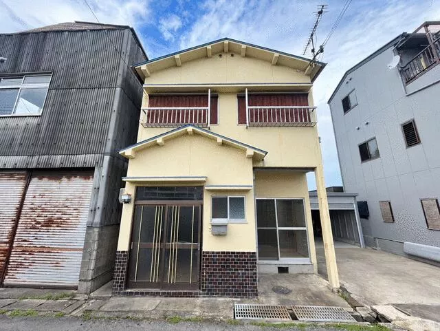 Wakayama City, Nishikuramae-cho (Wakayama City Station) 2-story 5DK