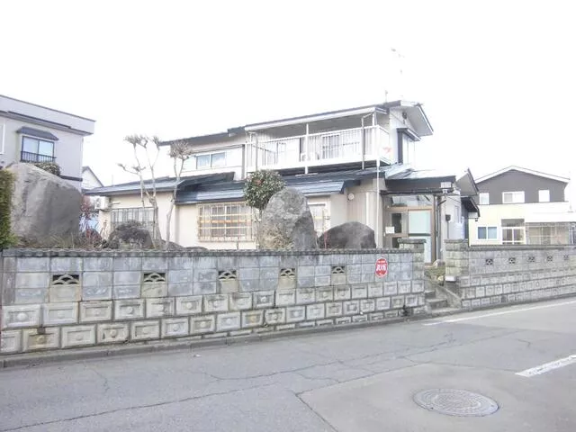 Hirosaki City, Oaza Sakuragaoka 3-chome (Seiai Chuko-mae Station) 2-story building 6K