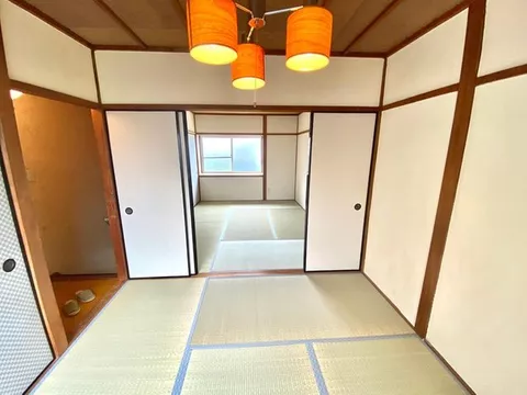 ☆ New Price ☆ Renovated interior and exterior in 2020! Convenient location with a supermarket nearby!