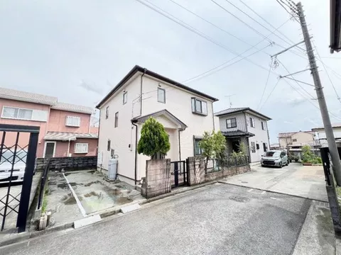 Open kitchen, Japanese-style room, storage in all rooms, toilet on each floor, parking for 2 cars available - Image 1
