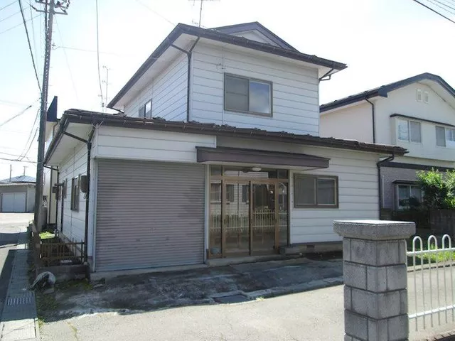 This property is convenient for living within walking distance to elementary schools, supermarkets, and Hachinohe Station!