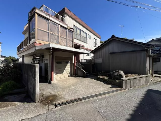 Nanto City, Fukumitsu (Fukumitsu Station) 2 stories above ground, 1 basement 9DK