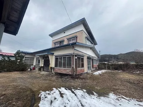 Approximately 345 tsubo of land! A spacious lot with many rooms☆