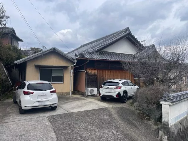 Updated on 4/10 ◆ Quiet residential area ◆ Land area over 140 tsubo ◆ Good view ◆ Immediate move-in possible