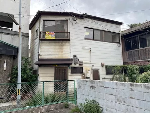 Excellent location, a 10-minute walk from Kitakyushu Monorail "Tanga" Station.