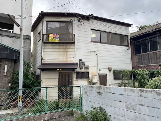 Excellent location, a 10-minute walk from Kitakyushu Monorail "Tanga" Station.