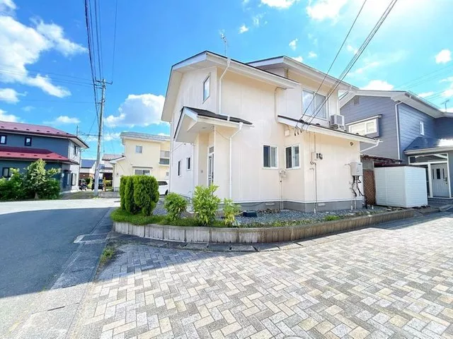 The property is sold by our company, and viewings are available at any time. Please let us know your preferred date.
