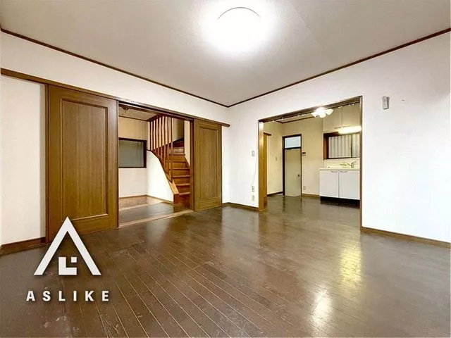 【14 million yen range】 Underground garage with shutter ◆ With garden ◆ 4DK ◆ Southeast facing