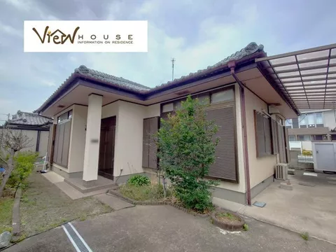 Commercial facilities are abundant within walking distance / ● Convenience store right in front ● Single-story house ● 2K + storage included