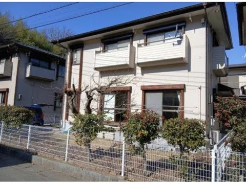 Good sunlight exposure on a southeast road! Comes with a storage room for neat storage♪