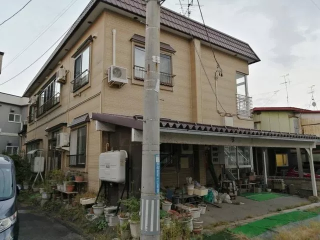 ■ A two-family house renovated in November 2009 ■ Parking for 1 car available