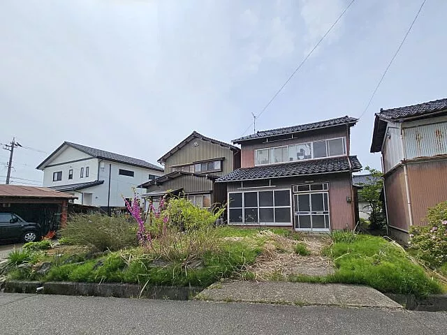 Used single-family home, JR Jōhanshin Line, Shin-Takaoka Station, 27 minutes on foot