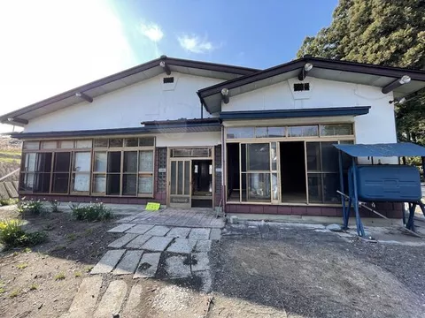16 minutes on foot from JR Nippo Main Line "Asahigaoka" Station