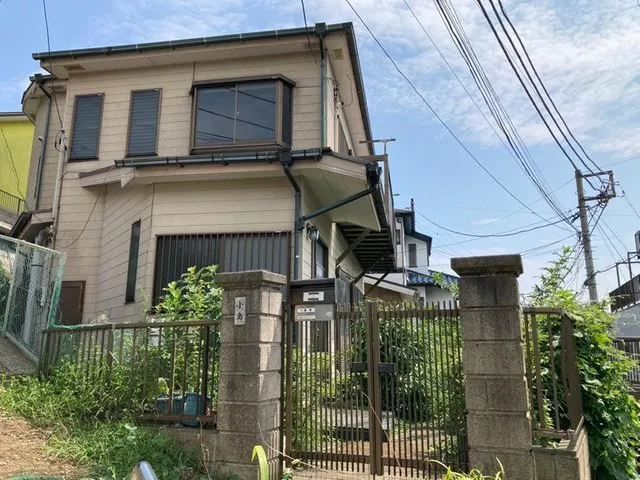 You can feel the good ventilation in a quiet and calm residential area on a hill.