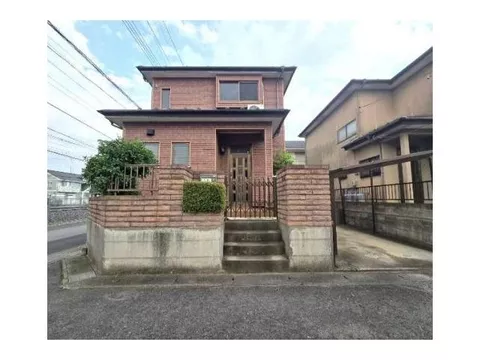 Good sunlight and ventilation due to being a corner lot facing southwest! All rooms have storage, making the living environment tidy ♪ - Image 1