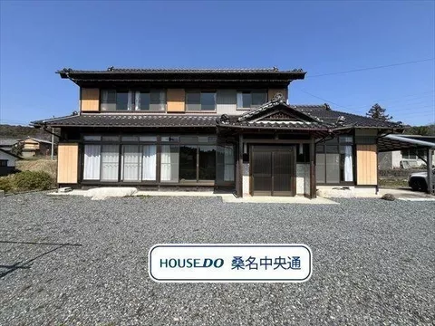 【Approximately 295 tsubo of land ◎ A nature-rich living environment】 A spacious life on elevated ground