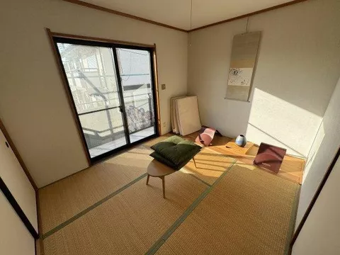 Since it comes with a stylish system kitchen, the kitchen becomes a fashionable space - Image 3