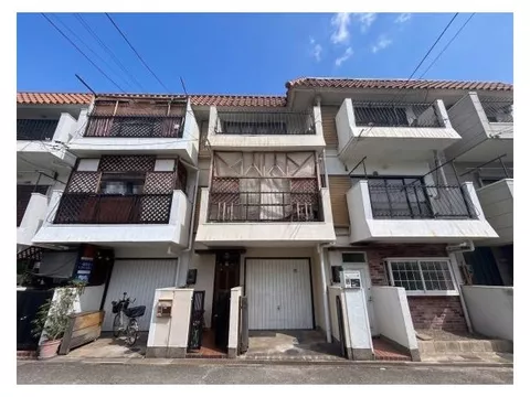 ~A 10-minute walk from Amagasaki Q's Mall~ Approximately 12 minutes on foot from JR Amagasaki Station