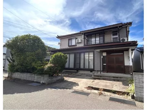 2-minute walk to the park♪ Well-equipped surrounding environment♪ Parking for 4 cars available♪