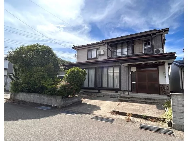 2-minute walk to the park♪ Well-equipped surrounding environment♪ Parking for 4 cars available♪