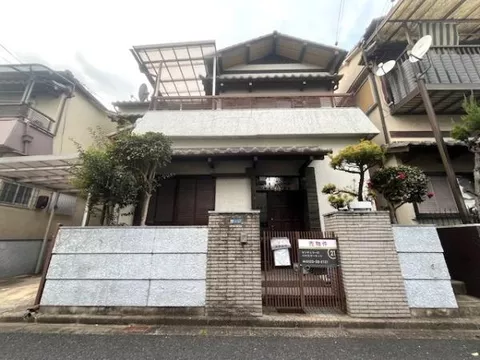 13 minutes on foot from JR Wakayama Line "Hatakeda" Station