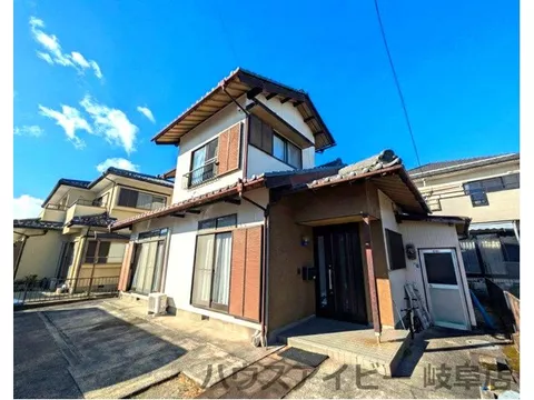 [House Ivy Gifu Store] 7 minutes on foot to Kobe Elementary School! Space for 3 cars available!