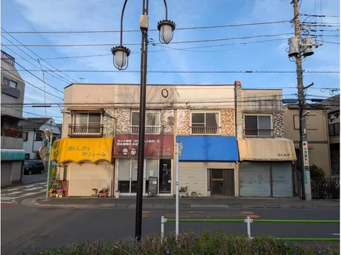 Great location in a shopping district! It's an 11-minute walk to the station. - Image 1