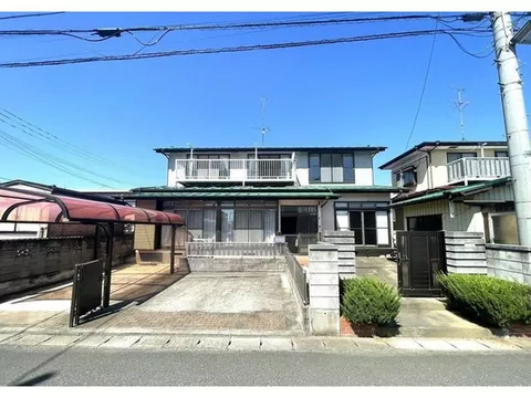 Good sunlight exposure, about an 11-minute walk to the station, 7DK suitable for large families, parking for 2 cars