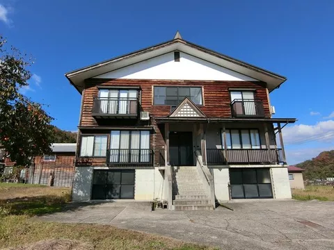 ◆ A 7LDK elevated house built in 1997 suitable for "The Countryside Life"♪