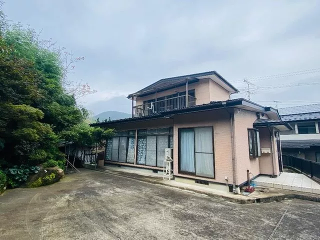 A 6DK house living space utilizing approximately 187 tsubo of area