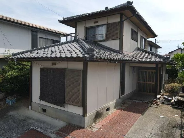 A lightweight steel-framed 3LDK. A calm home with an LDK over 15 tatami mats, featuring a Japanese-style room and a tokonoma.