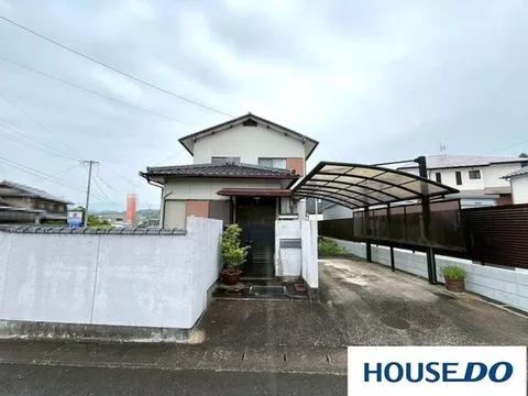 ◇Northwest corner lot ◇Parking for 3 cars ◇Convenient location with many commercial facilities nearby