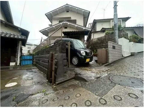 ■Great location 9 minutes on foot from the station♪■The road in front is on a slope.