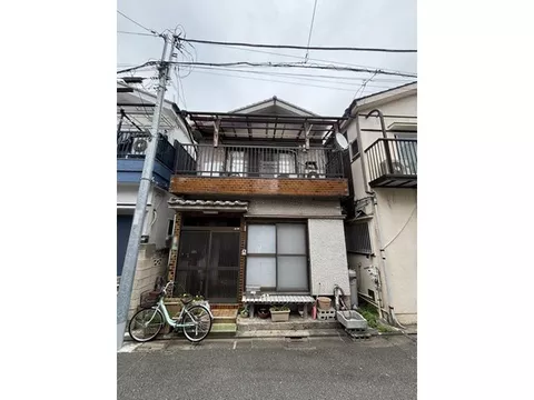 14-minute walk from Toei Shinjuku Line "Shinozaki" Station.